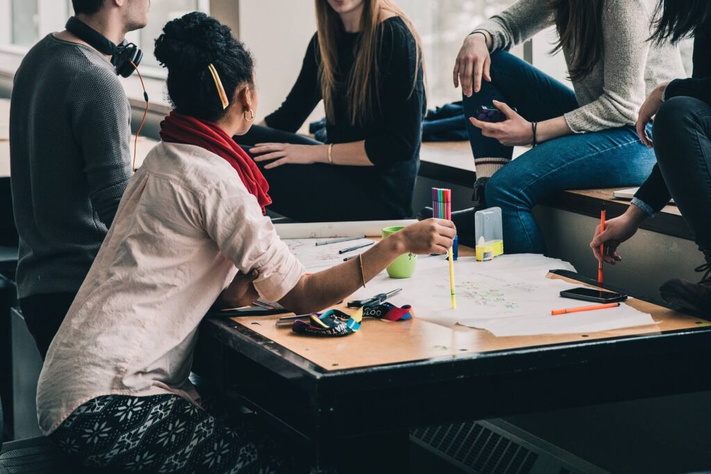 gruppo di creativi a lavoro